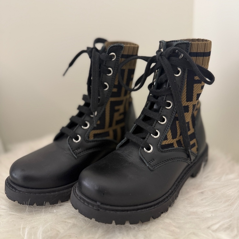 Kids Fendi Black and Tan Lace-Up Boots size 11
